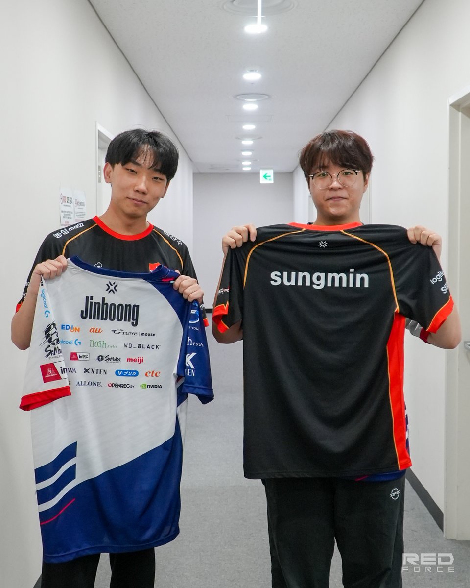 [📸PHOTO] #VALORANT

Jersey Swap👊
w. <a href="/Sungmin_So/">sungmin</a> <a href="/JinboongE/">DFM Jinboong</a> 

#NONGSHIM #NSRedForce #NSwin #농심레드포스 #NS_photo
#sungmin #VCT #VCTPacific #RisePacific