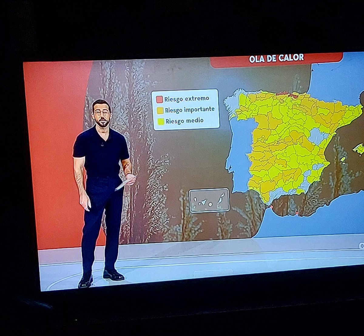 Pues nada luego nos bajará las temperaturas 15 grados de golpe así están los cuerpos 
#PAISVASCO #BILBAO #OLADECALOR #TEMPERATURASEXTREMAS