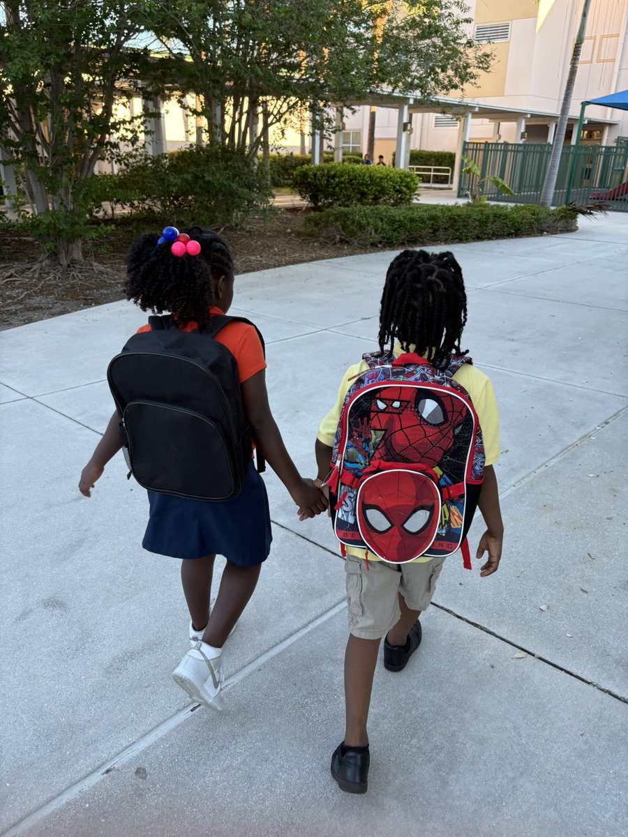 At <a href="/ForestPark0831/">Forest Park ES</a> we help each other! He did’t know where to go and she stepped right in, took his hand with a smile to show the way! Proud to be a Tiger! <a href="/SharondaAlleyn1/">Sharonda Alleyne</a> <a href="/MrsValentinPBC/">Alexis Valentin</a> <a href="/RachelCapitano/">Rachel Capitano</a> @sdpbc