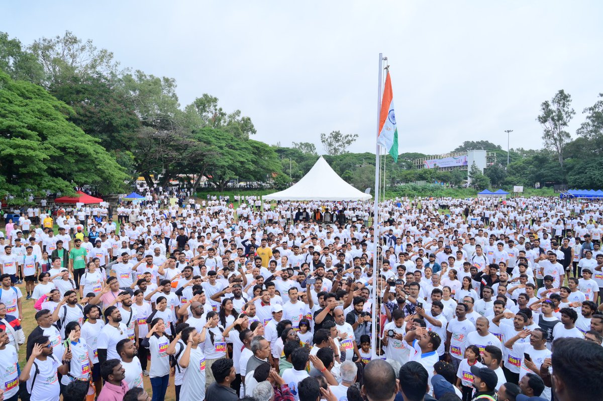 rajeevgowda's tweet image. Launched and took part in a Marathon/Walkathon for a Crime-free KR Puram along with our MLA candidate @dkmohanofficial, Hoskote MLA &amp;amp; KEONICS Chairman @SBG4Hosakote and DCC East President Nandakumar. Hoisted the Tiranga on completion. Happy to see 1000s of youth participate.…
