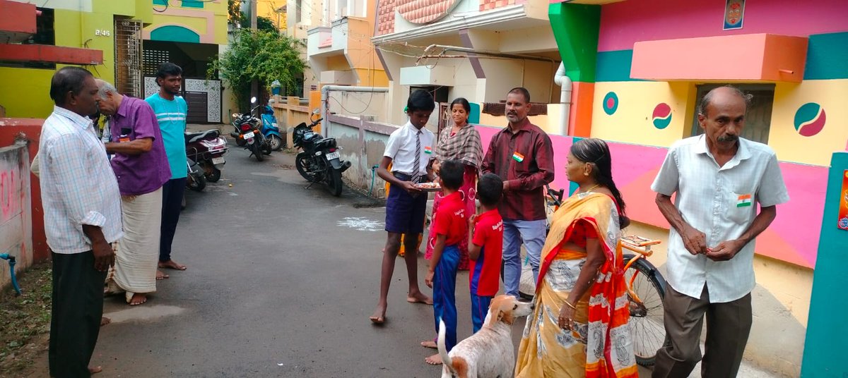 ABVPSouthTN's tweet photo. 79வது சுதந்திர தினத்தை முன்னிட்டு ஏபிவிபி திருச்சிராப்பள்ளி அலுவலகத்தில் மூவர்ண கொடி ஏற்றப்பட்டது. இதில் பொதுமக்கள் மற்றும் மாணவர்கள் கலந்துகொண்டு சிறப்பித்தனர்.
#IndependenceDay2025 https://t.co/wvjlA1O6Cx