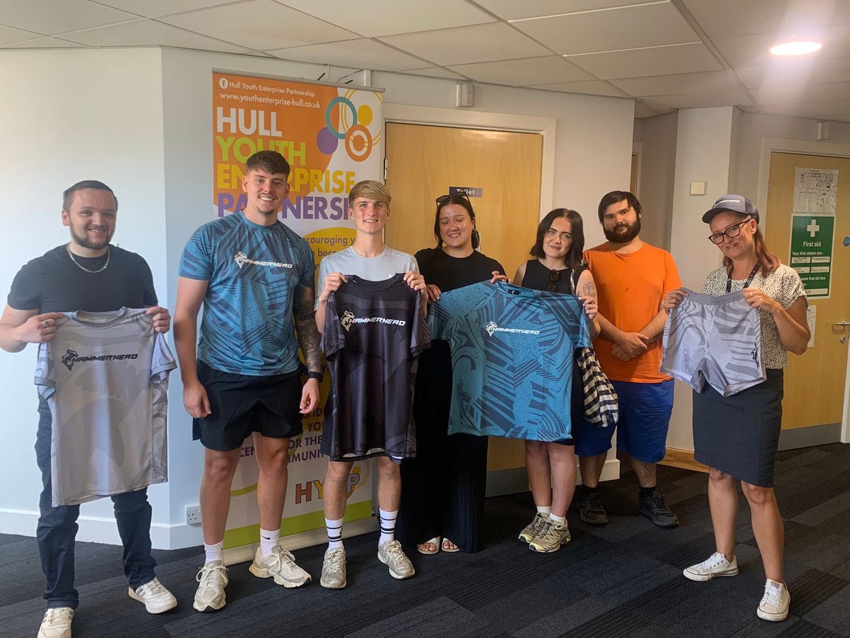 HammerHSports's tweet photo. This morning @MCFCinHull invited HammerHead in to run a workshop to local entrepreneurs. 

We spoke about the challenges and hurdles when starting a business and how these can be turned into positives.

While there we showcased HammerHead, products we sell and the strategies to go with this. 

It was a privilege to present this, thank you MC4C! 👊🏻