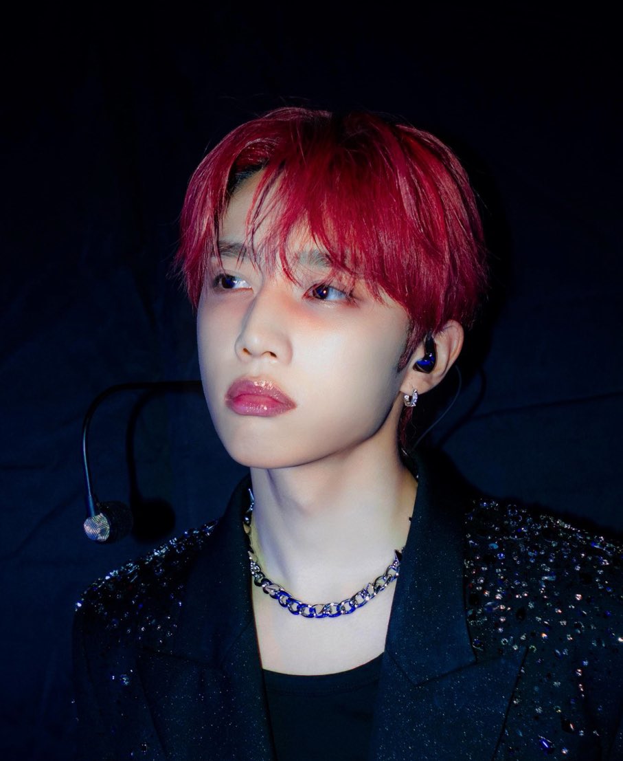 막콘날... 이렇게 머리 깔끔하게 다듬고와서 얼마나 이뻤는지 모름...진짜마구뽀뽀해주고싶었음..... 아진짜 나 이 사진너무좋아 너무이쁜이 
근데 지금보니까 그새또자랐더라 선우모발의신비