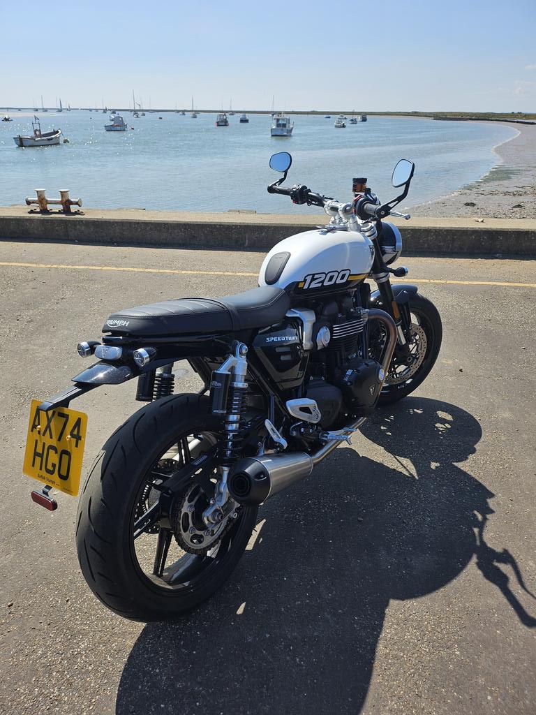 chisel2211's tweet image. A sunny day, so helmet on and a trip down to Orford. Pop into Pinneys for some kippers 😋
#BeautifulSuffolk #Biking