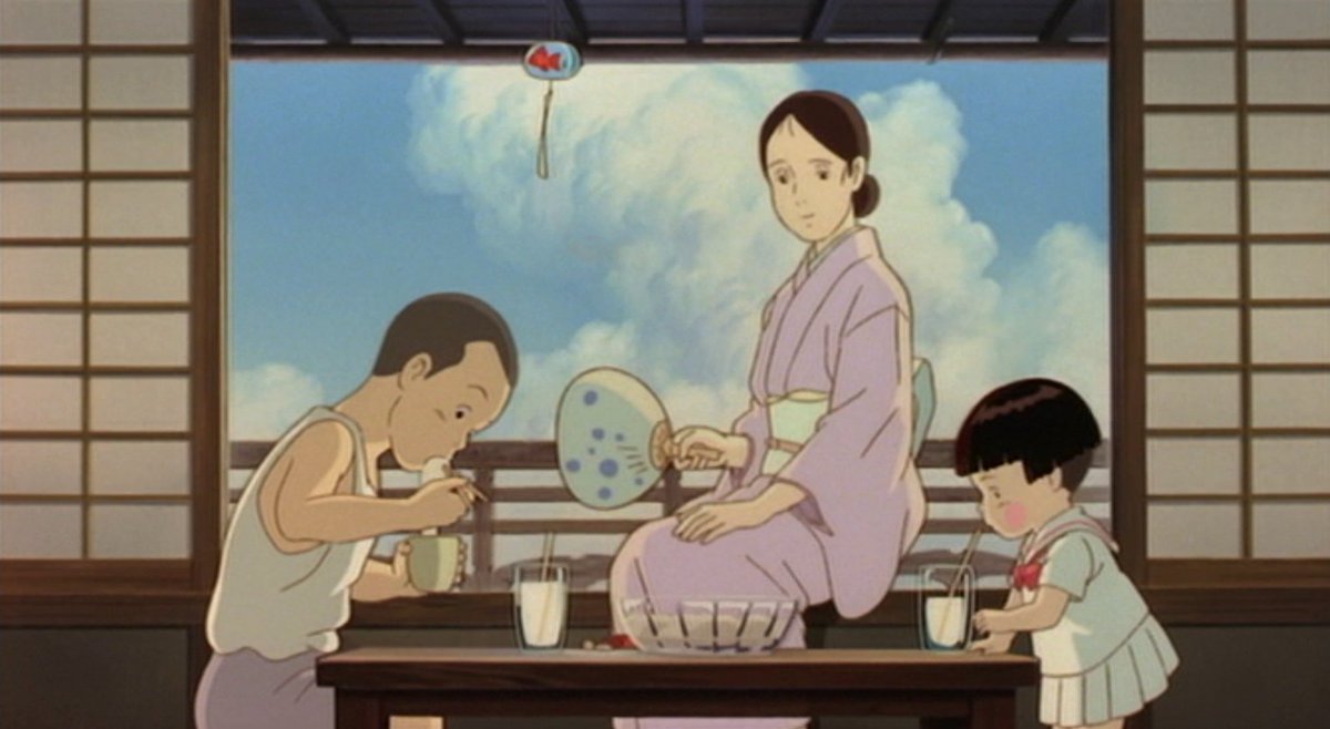 回想シーンでカルピスが登場します。
カルピスは1919年（大正8年）に発売。清太と節子が飲んでいた頃は、大瓶（400ml）の販売で1円60銭でした。
当時の牛乳（180ml）が10銭、ラムネ（170ml）が8銭、サイダー（360ml）が22銭だったことを考えると、カルピスは比較的高価な飲み物でした。