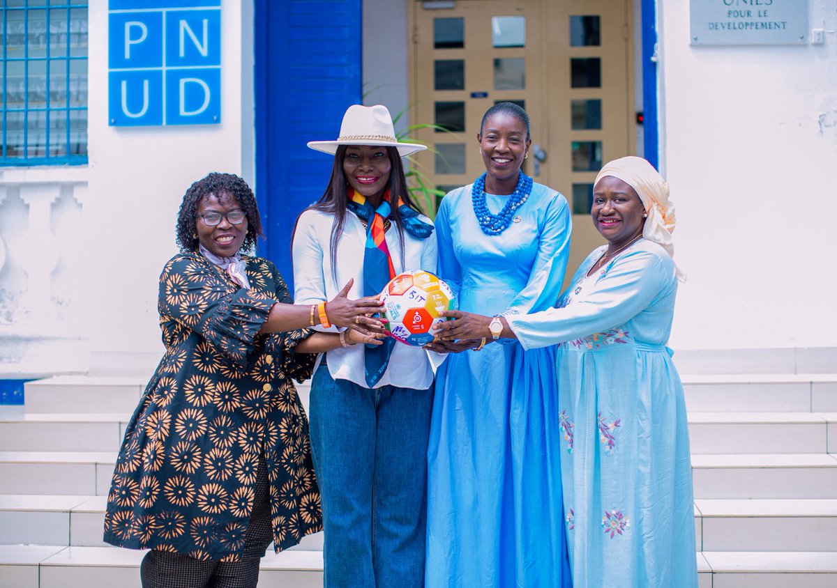 UN_Togo's tweet image. La diva @Coumba_Gawlo est ambassadrice de bonne volonté d'agences d'@ONU_fr depuis plus de 20 ans.

Nous avons été ravis de l'accueillir à @UN_Togo dans son rôle d'accompagnement de @UNFPA et du @pnudfr : autonomisation des femmes, scolarisation des filles, emploi jeunes.

#ODD