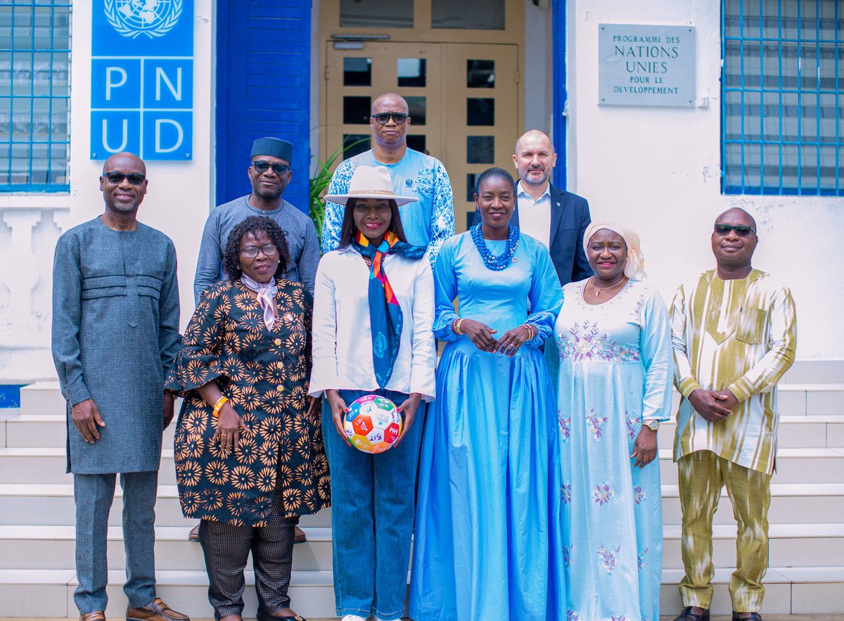 UN_Togo's tweet image. La diva @Coumba_Gawlo est ambassadrice de bonne volonté d'agences d'@ONU_fr depuis plus de 20 ans.

Nous avons été ravis de l'accueillir à @UN_Togo dans son rôle d'accompagnement de @UNFPA et du @pnudfr : autonomisation des femmes, scolarisation des filles, emploi jeunes.

#ODD