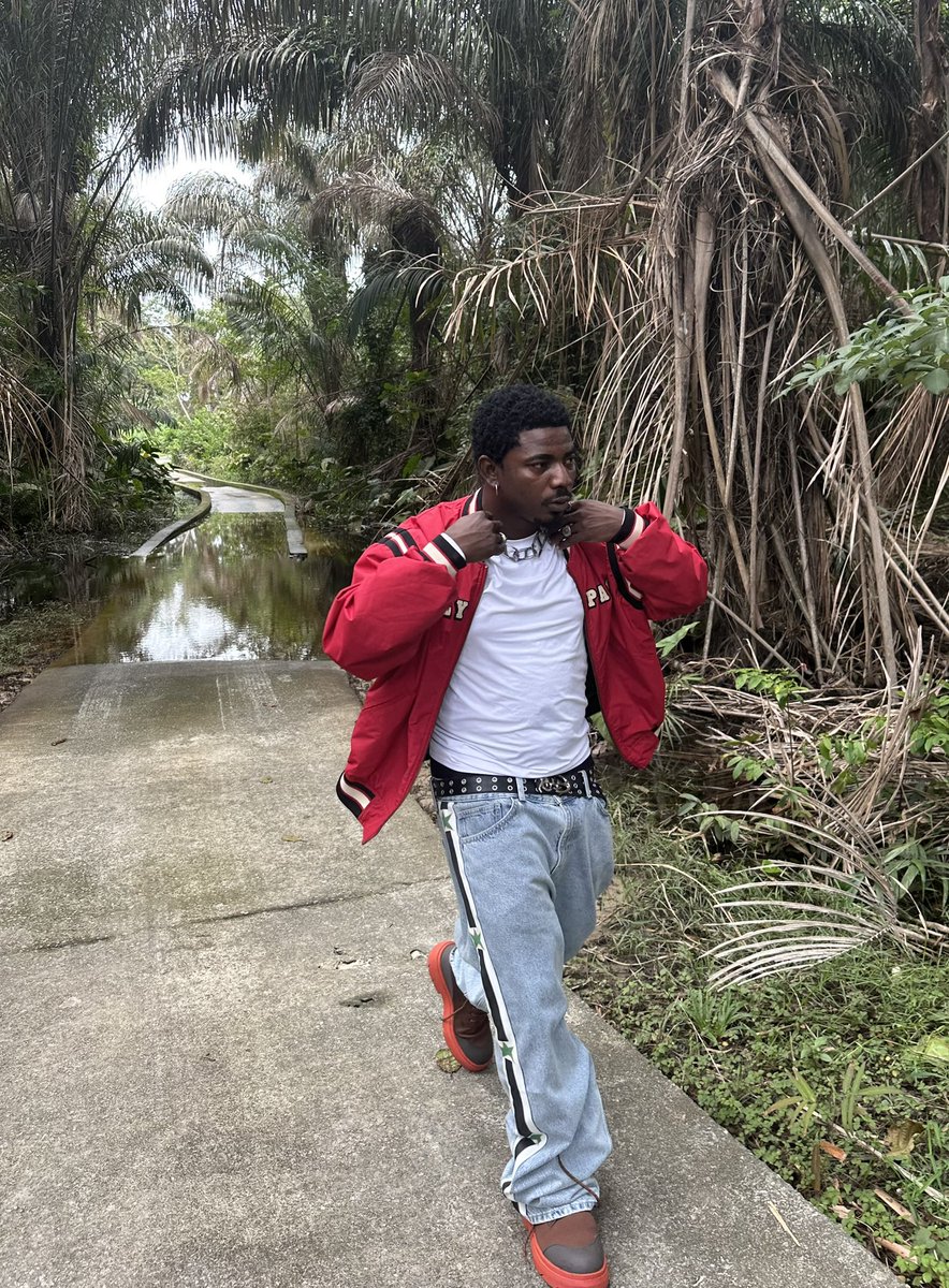 Boyllona_'s tweet image. 