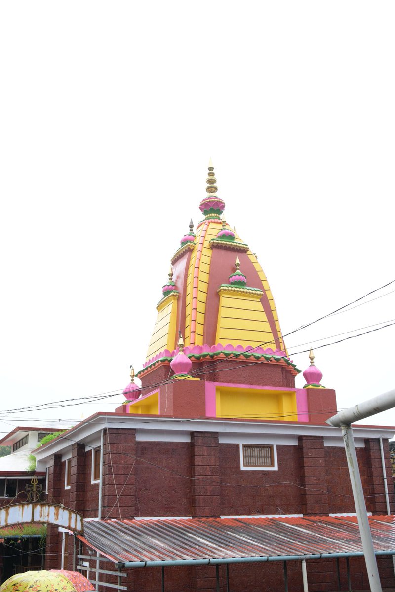 अडिवरे (राजापूर) येथील तावडे परिवाराची कुलदेवी, श्री महाकाली देवीच्या मंदिरास भेट देऊन महाकाली मातेचे सहपरिवार दर्शन घेतले.

#JaiMahakali