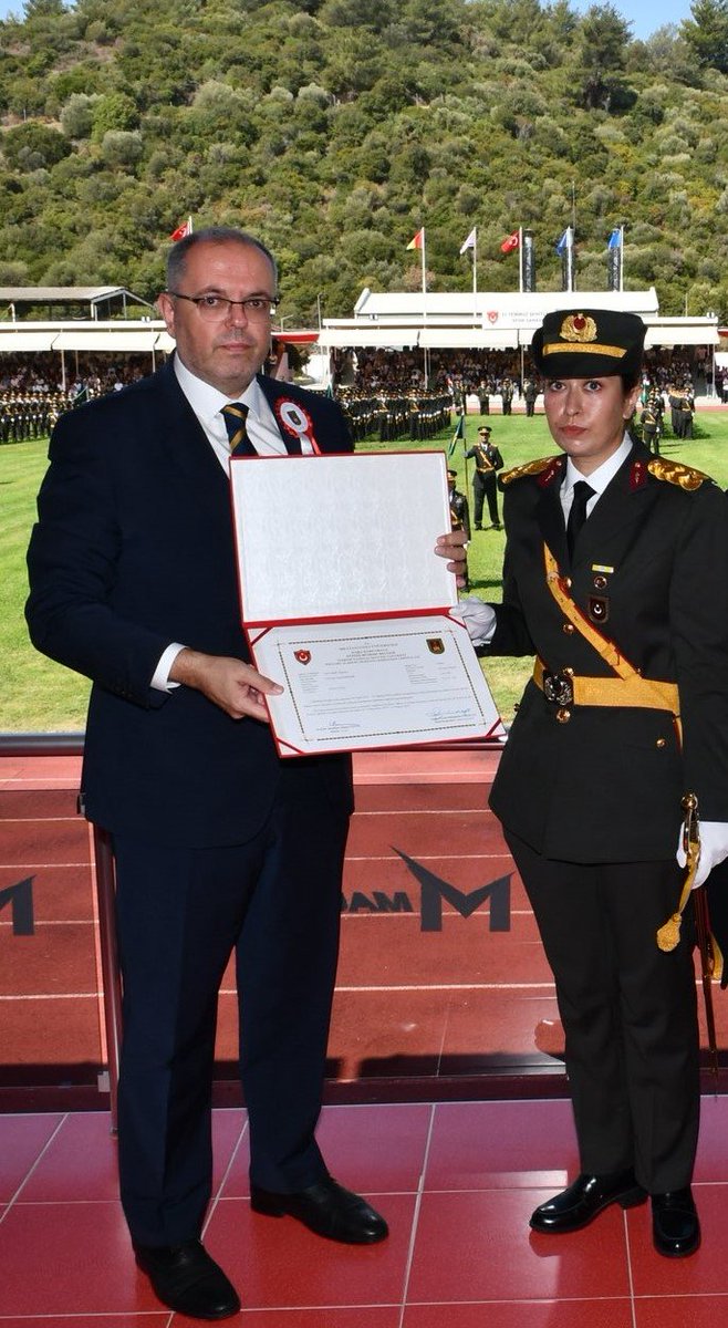 Şehit Ömer Halisdemir’in kızı Elif Nur Halisdemir bugün Teğmen olarak mezun oldu.