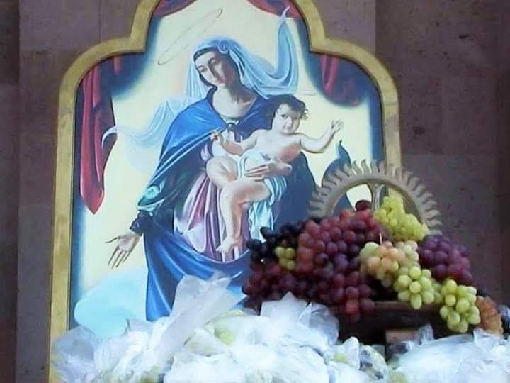 Ermeni kilisesinin beş büyük yortusundan  biri olan Surp Asdvadzadzin.Pagan döneminde gerçekleşen üzüm kutsama yani bağ bozumu şenliklerinin Hıristiyan geleneğinde Meryem Ana'nın göğe yükselişi yortusuyla birleşmesiyle bugünkü şeklini alan Surp Asdvadzadzin yortusu kutlu olsun 🍇