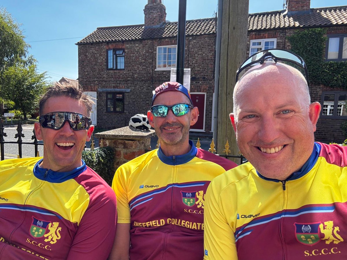 A fabulous few days of cricket and cycling in and around York finished off in ⁦<a href="/SheffieldColCC/">Sheffield Collegiate CC</a>⁩ colours for the old boys ⁦<a href="/caravanbutts/">Matt Butler</a>⁩ ⁦<a href="/ChrisStewart915/">Chris Stewart</a>⁩