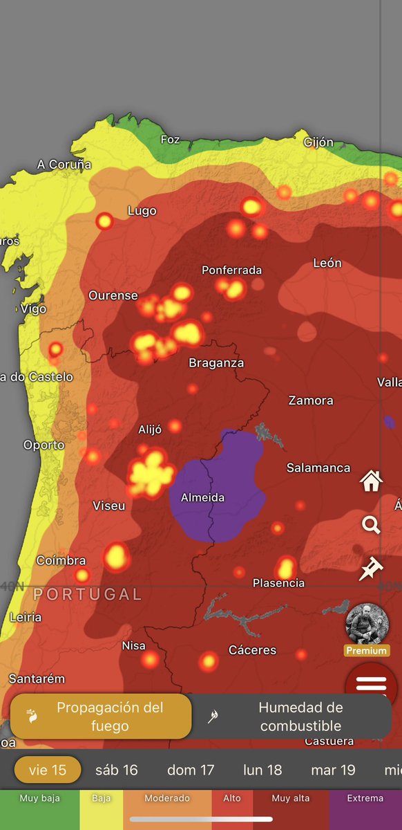 DiarioTES's tweet photo. Jornada que se prevee complicada en #Galicia.

Sumado a los múltiples focos, la tarde tendrá viento de componente Sur, con rachas de viento de hasta 49 km/h, temperaturas de hasta 36°C y una humedad de combustible en torno al 5%.

El humo y olor a quemado se apreciará al norte. https://t.co/vXVYkkrfuc