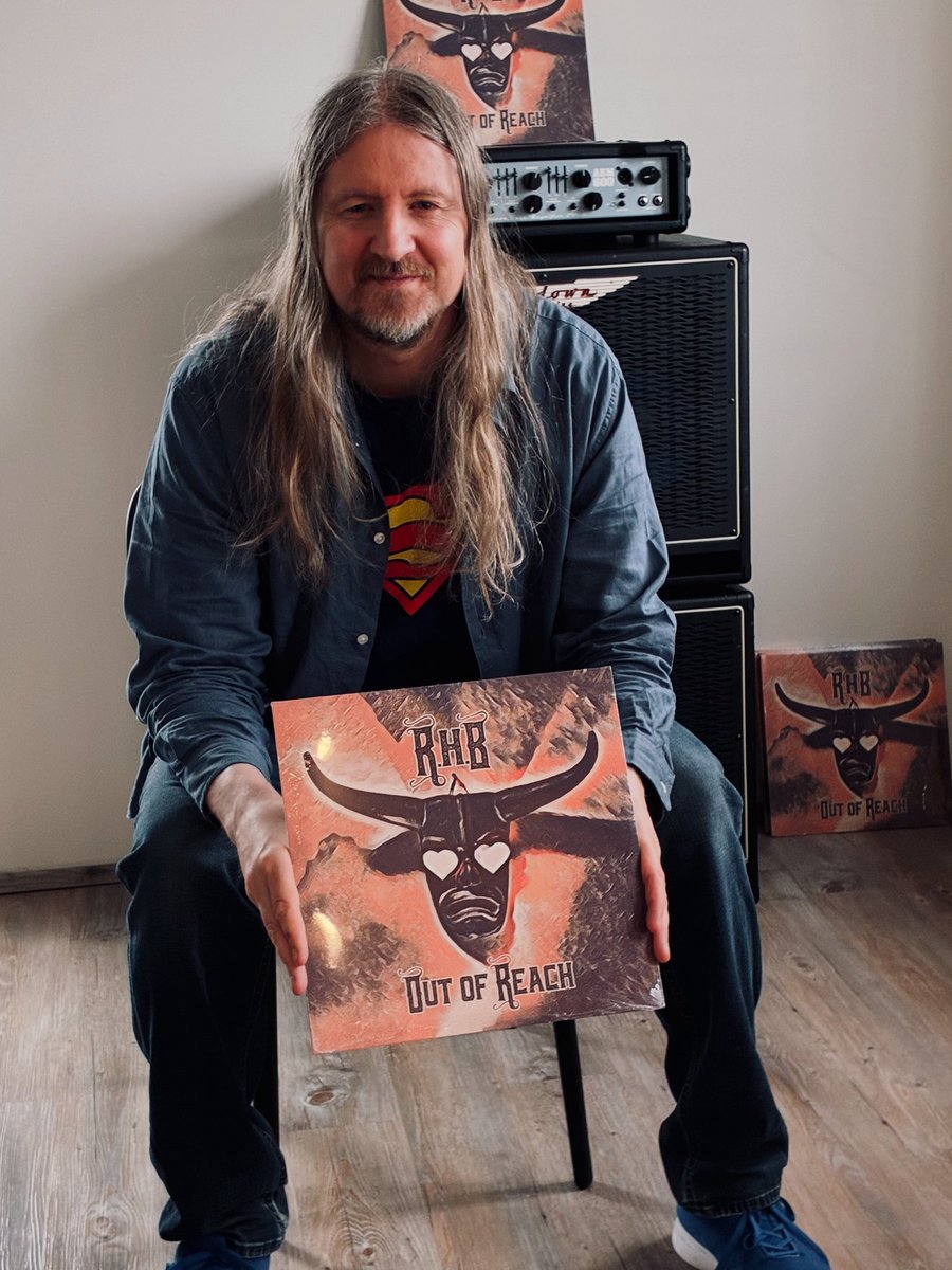 Ný og brakandi fersk vínylplata komin til landsins. Við verðum með hana til sölu á tónleikum okkar á BIRD RVK í kvöld (15. ágúst). ✊