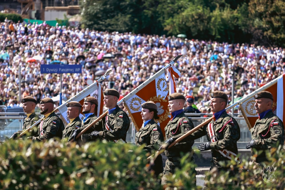 terytorialsi's tweet photo. Defilada z okazji Święta Wojska Polskiego na warszawskiej Wisłostradzie 🇵🇱
#15sieprnia #ŚwiętoWojskaPolskiego #ŚwiętoWP #105rocznicaBitwyWarszawskiej #Warszawa #Wisłostrada #Defilada #DziękujemyZaWasząSłużbę #WojskaObronyTerytorialnej #WOT #Terytorialsi #ZawszeGotowi #ZawszeBlisko