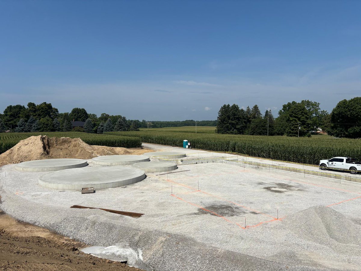Horst #Efficiency an power in action. This brand new system is getting the foundation it needs to perform at its very best; our concrete guys know how to get it done.

#concrete #ontag
