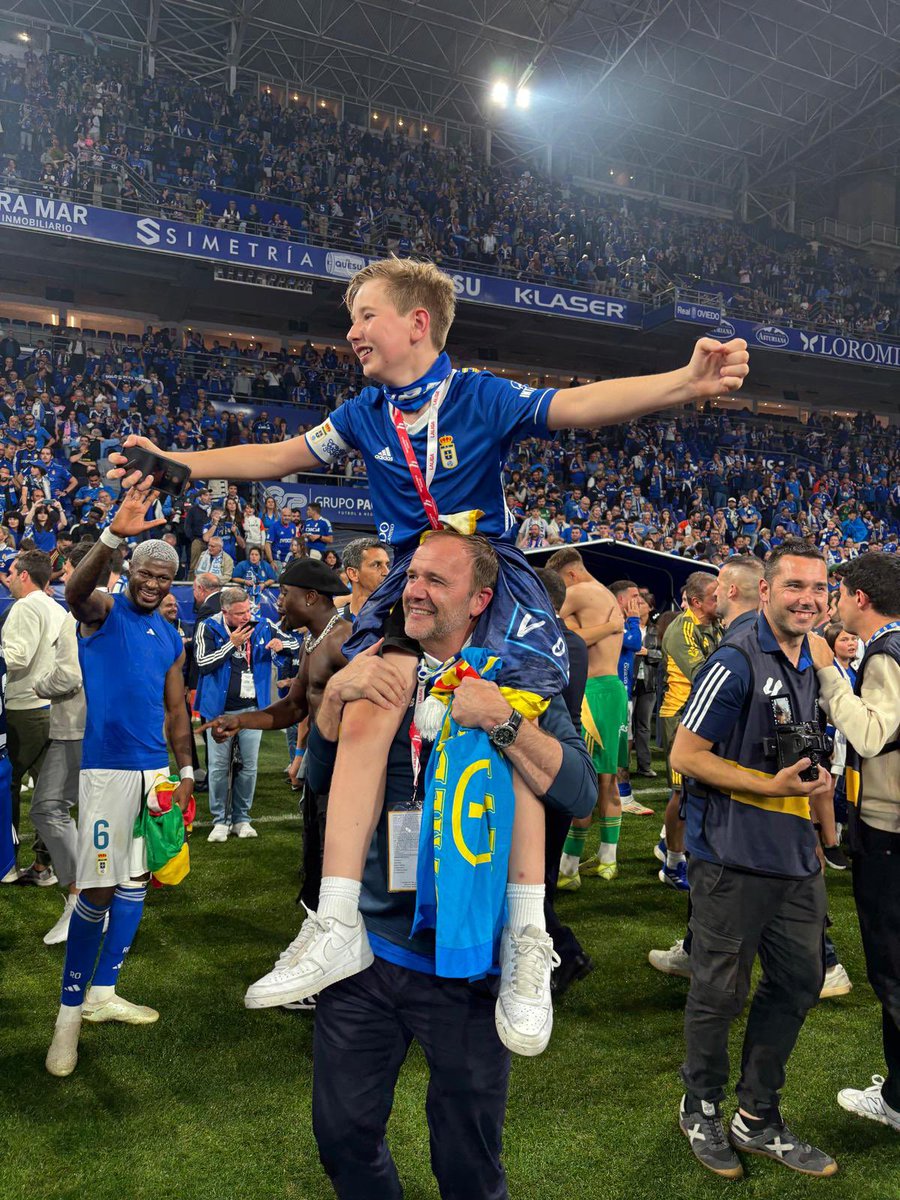 sidlowe's tweet photo. How it started / How it’s going 
😂💙 https://t.co/ZTWW0j9hVO