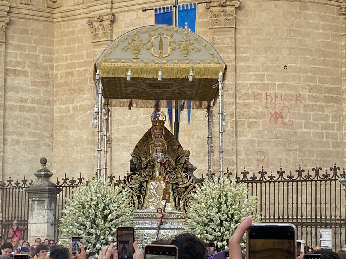 Hermandad del Museo (@hdad_museo) on Twitter photo Hoy 15 de Agosto celebramos la Solemnidad de la Asunción de la Virgen, este año es especial ya que se cumple el LXXV aniversario del Dogma, también celebramos a la Virgen de los Reyes, patrona de nuestra <a href="/Archisevilla1/">Archidiócesis de Sevilla</a>
#SomosMuseo Hoy 15 de Agosto celebramos la Solemnidad de la Asunción de la Virgen, este año es especial ya que se cumple el LXXV aniversario del Dogma, también celebramos a la Virgen de los Reyes, patrona de nuestra <a href="/Archisevilla1/">Archidiócesis de Sevilla</a>
#SomosMuseo