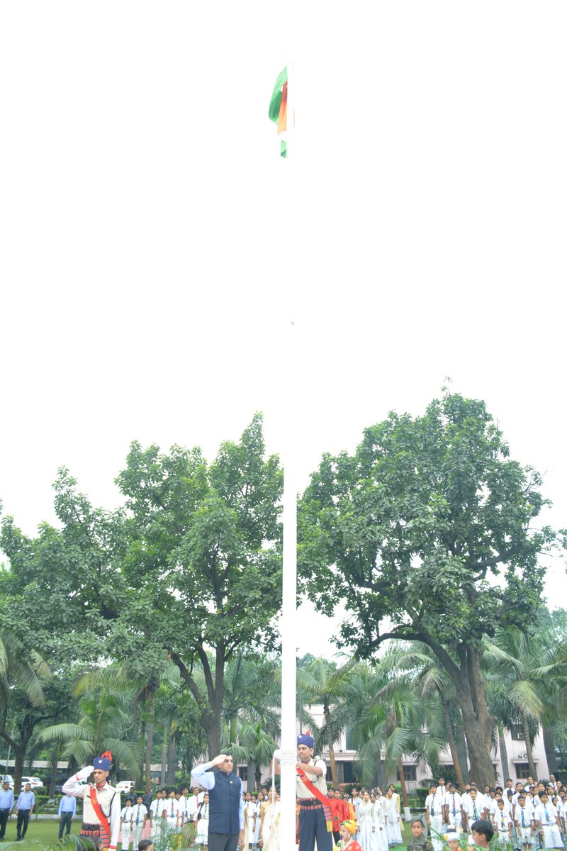 NalwaSteel's tweet photo. हवा में लहराता हमारा तिरंगा हमारे गौरव, एकता और स्वतंत्रता का प्रतीक है। देशभक्ति का यह दिन, हर भारतीय के लिए एक नया सवेरा है। आइए, मिलकर एक मजबूत और विकसित भारत का निर्माण करें। 79 वें स्वतंत्रता दिवस की शुभकामनाएँ। @JindalSteel_ https://t.co/2vKOhTrMAM
