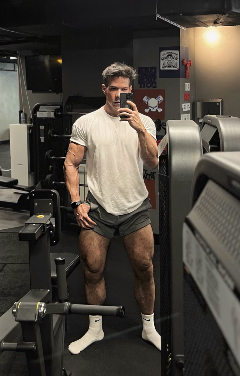 ascherdore's tweet photo. Who doesn't love a good arm day https://t.co/Dfyqpvufev