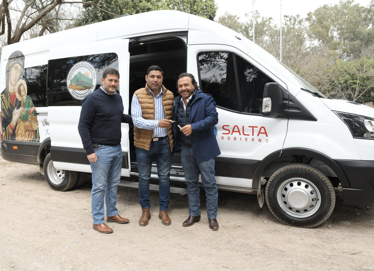 Entregamos un minibús 0km a La Candelaria para optimizar los servicios a los vecinos, con más seguridad y eficiencia, y facilitar el traslado de jóvenes y adultos a actividades sociales, deportivas y recreativas en toda la provincia.