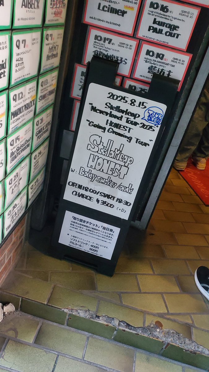 CT7IrZlZ7G53653's tweet photo. 3年ぶりくらいの千葉LOOK
コロナ禍でアホほど聴き込んだメロディが懐かしくてそれなりに嫌なことも思い出したけど今の方が断然いいって言える
いい夜だった✨
#NeverlandTour2025
#GoingGrowingTour
#Stellarleap
#HONEST
#ank
#Babysmoker
#pizzaofdeath https://t.co/T37T5Wd8uI