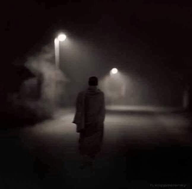 Yaad_e_Jani's tweet photo. عشق ابتداء میں  
محبوب کو ڈھونڈتا ہے
     " اور انتہا میں "
 خود کو.......!!!!!
#Yaad_e_Jani #Urdupoetry #Poetry https://t.co/hh35wTuSy3