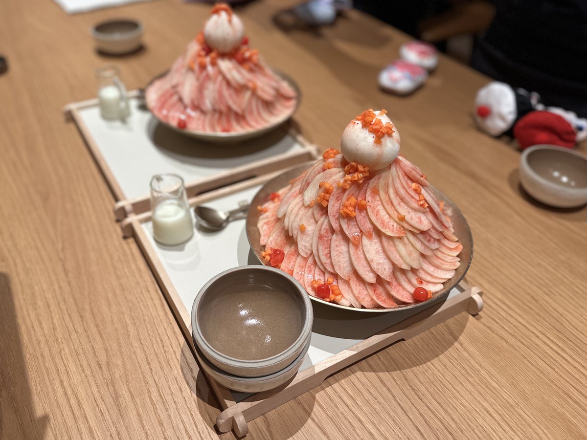 개인접시 있으니까 참치회 또는 물회 또는 김치찜미 더 장난아님🤣🤣
😋