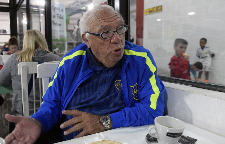 la12tuittera's tweet photo. ⚫Falleció Ramón Maddoni, descubridor y formador de tantos talentos como Redondo, Tevez, Paredes, Gago, entre otros.

📸Leandro #Paredes lo despidió en redes.

🙏QEPD. https://t.co/JHs58FX6lu