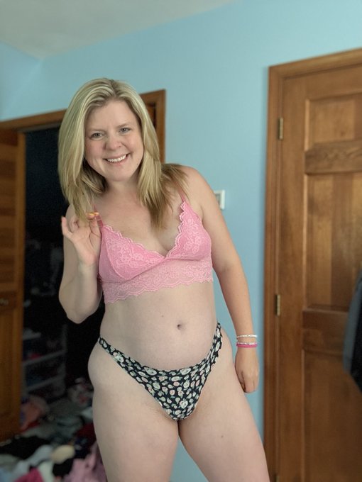 Watch tightpixienurse❤️'s leaked NSFW photo on TwXstars