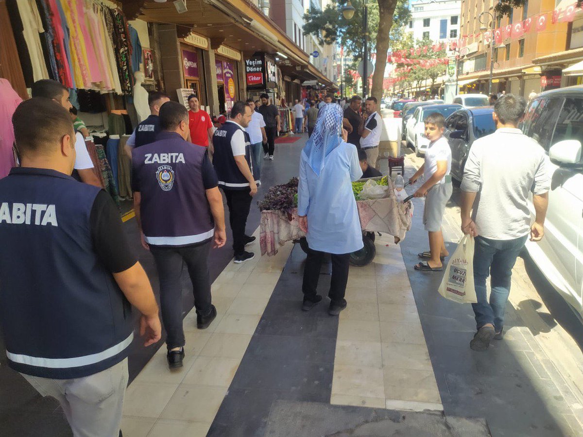 Denetimlerimize Aralıksız Devam Ediyoruz

📌 Zabıta Müdürlüğü’ne bağlı ekiplerimiz, sağlıklı gıdaya erişim ve yurttaşların daha nitelikli hizmet alması amacıyla marketler ve birçok işletmede tarih geçmiş gıda denetimleri gerçekleştirdi.

Halk sağlığını korumaya yönelik