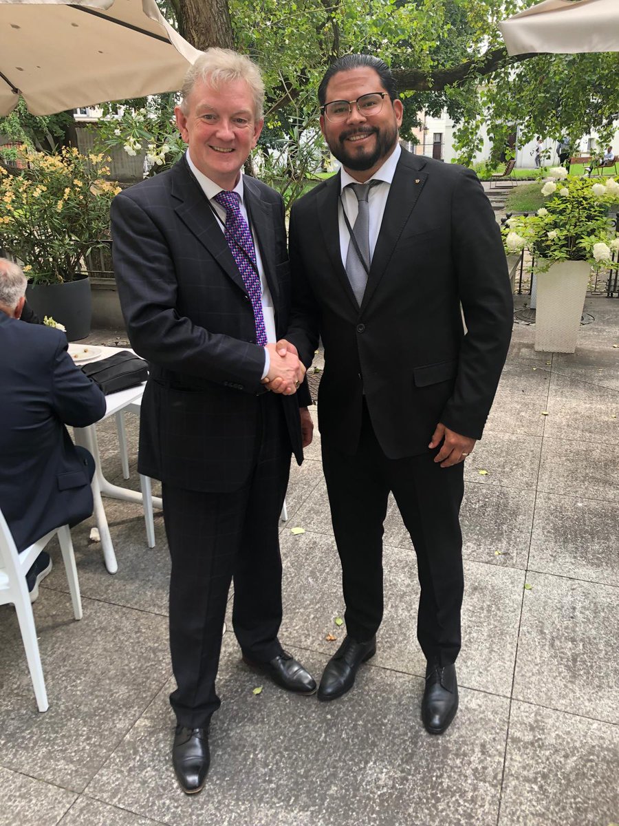 📸 It was an honour to stand alongside Eduardo Mejía Calito, a true friend and a distinguished servant of justice in Guatemala.

As Secretary of International Affairs and Cooperation at the Guatemalan Public Ministry, Eduardo plays a pivotal role in strengthening legal