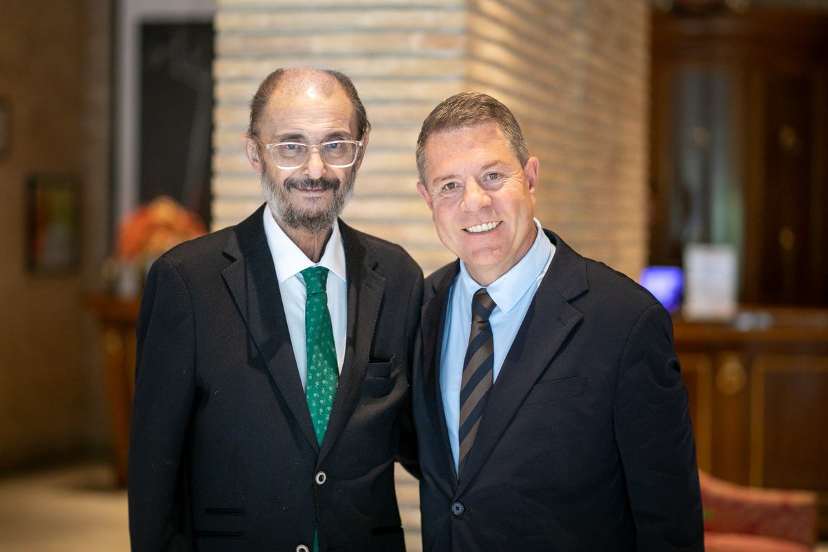 Con profundo dolor recibo la noticia del fallecimiento de Javier Lambán, gran amigo, excelente persona y político ejemplar. Un hombre cabal, honesto, muy coherente y con una capacidad intelectual que nadie le discutía.

Deja un vacío inmenso, pero su legado permanecerá vivo. Mi