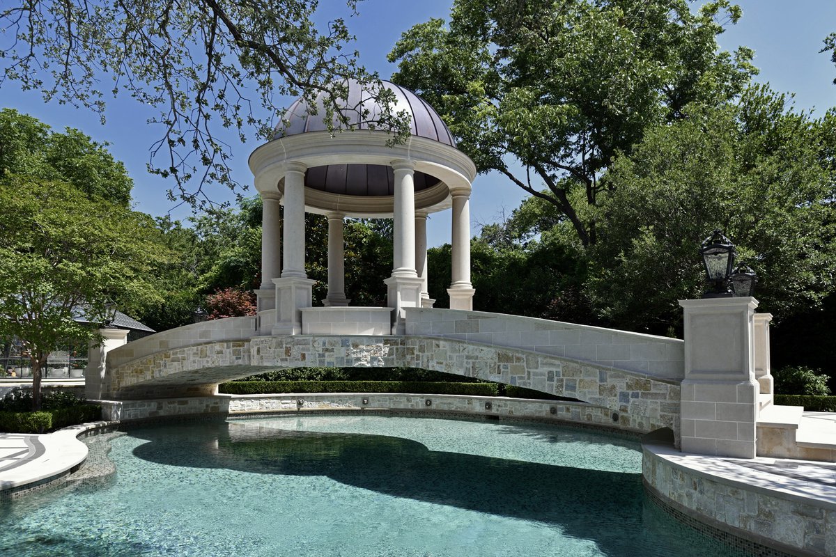 DeeBrownInc's tweet photo. DBI completed installation of cut-to-size elements for sitework on a large private estate in Dallas. The 2-acre site was busy with tight working conditions. A small crew mobilized as each element became ready, representing 3,500 total man-hours.
#usenaturalstone #dallas #sitework https://t.co/LMi9xqHntD