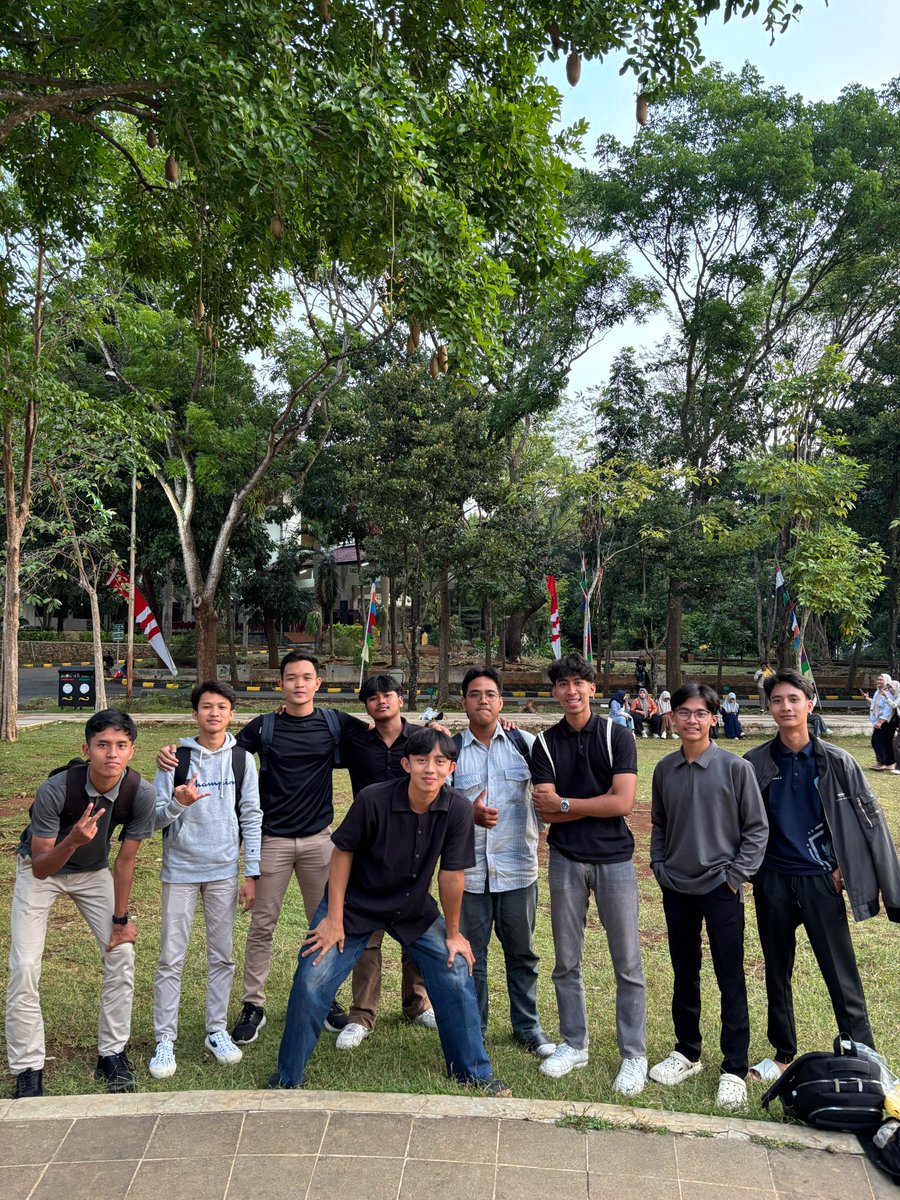 Fauzann_umar's tweet photo. Halo, Mahesa!
Perkenalkan, saya Ahmad Fauzan Umar, mahasiswa
baru Program Studi PGSD, Fakultas FIPP, Universitas Negeri Semarang.
Di momen PKKMB UNNES 2025 ini, saya bertemu
dengan teman-teman baru di Universitas Negeri
Semarang dari kelompok KARIMATA. https://t.co/nM82mXe4Y5