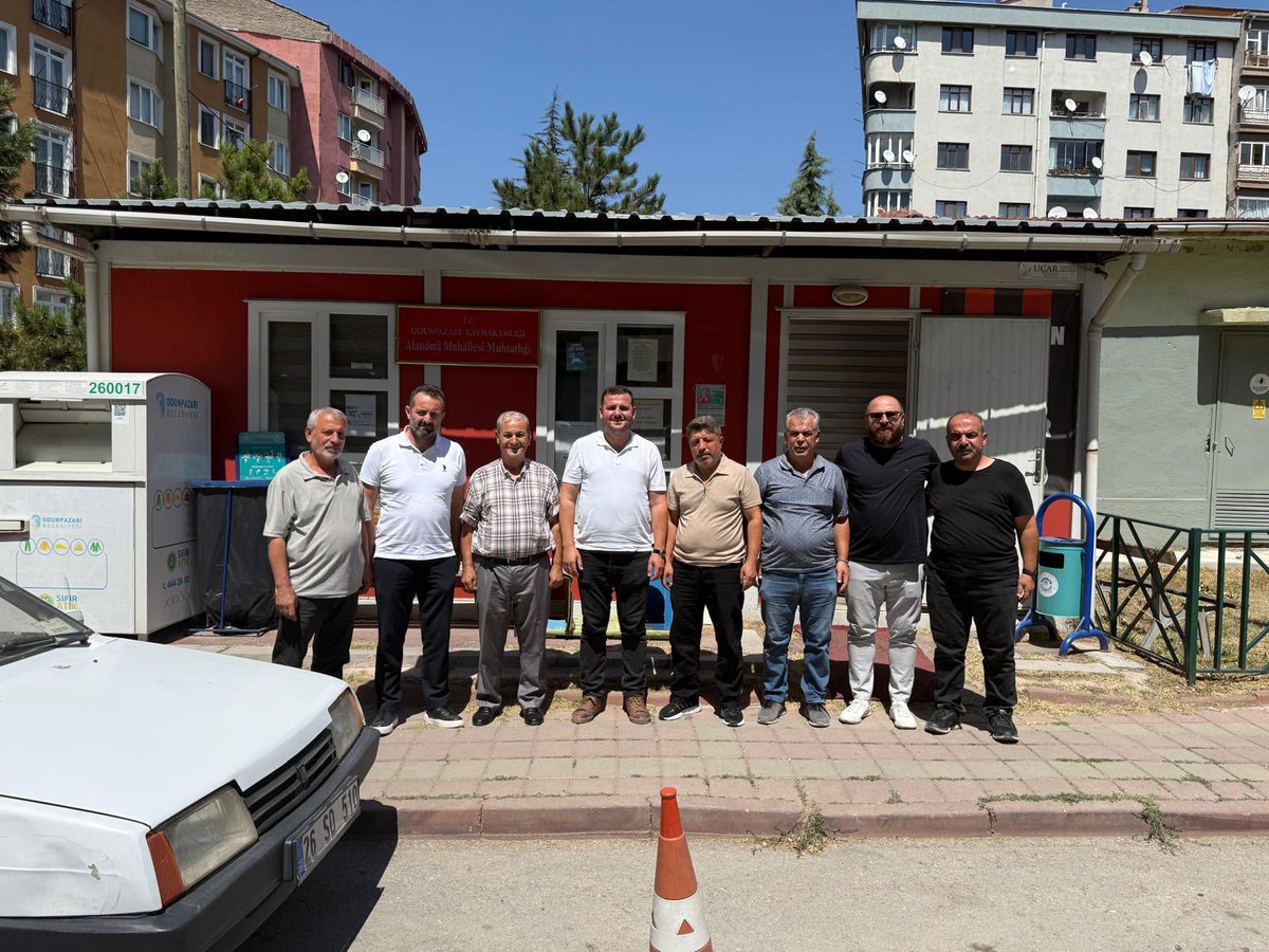 Mahalle Başkanımız Yusuf Akbayır ile birlikte Alanönü Mahalle Muhtarımız Hüseyin Özat’ı ziyaret ederek istişarelerde bulunduk. Misafirperverliği için kendisine teşekkür ederiz.