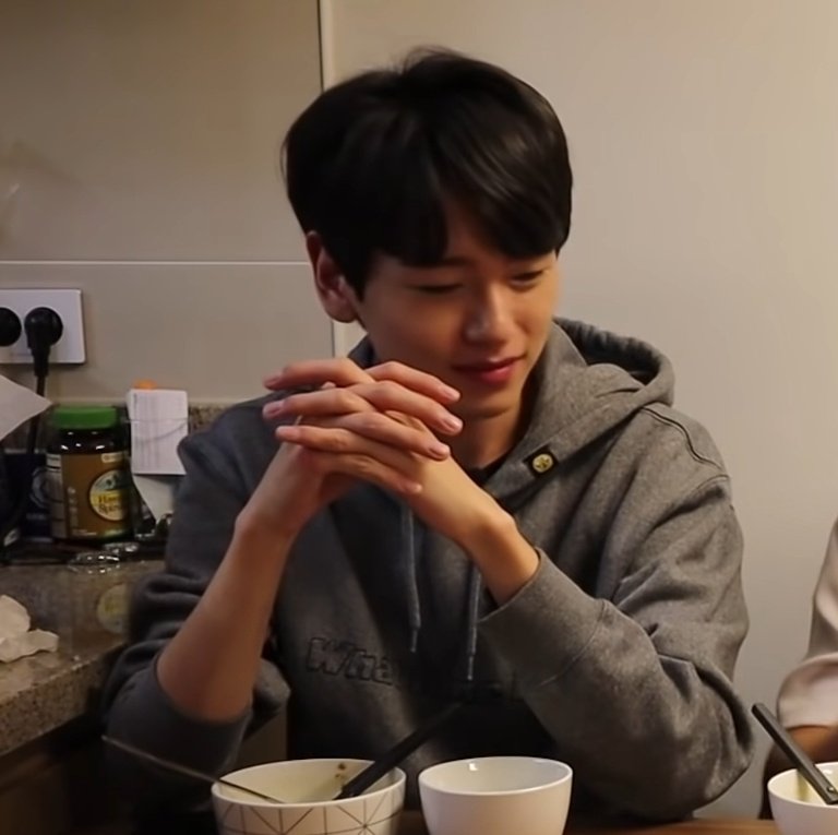 픽셀리의 얼굴 마담
그의 이름 김각별