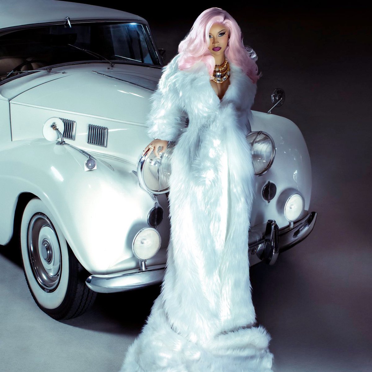 Cardi B's "Imaginary Playerz" has reached #1 on US iTunes (<a href="/iamcardib/">Cardi B</a>).