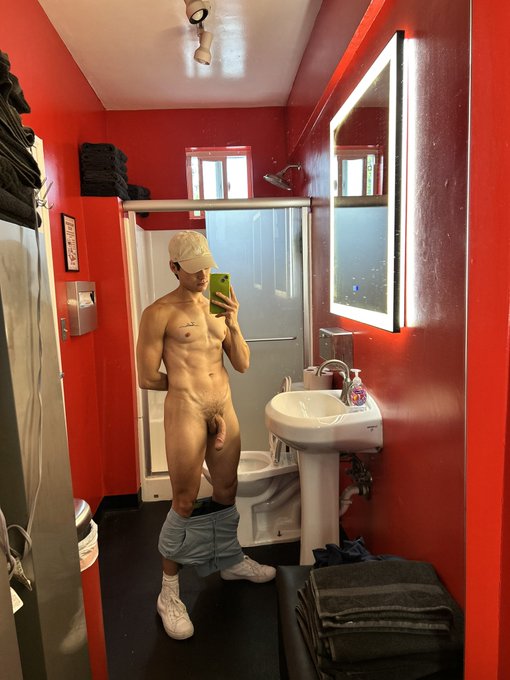 Mornings are hard. https://t.co/RHPvzcMR0Y