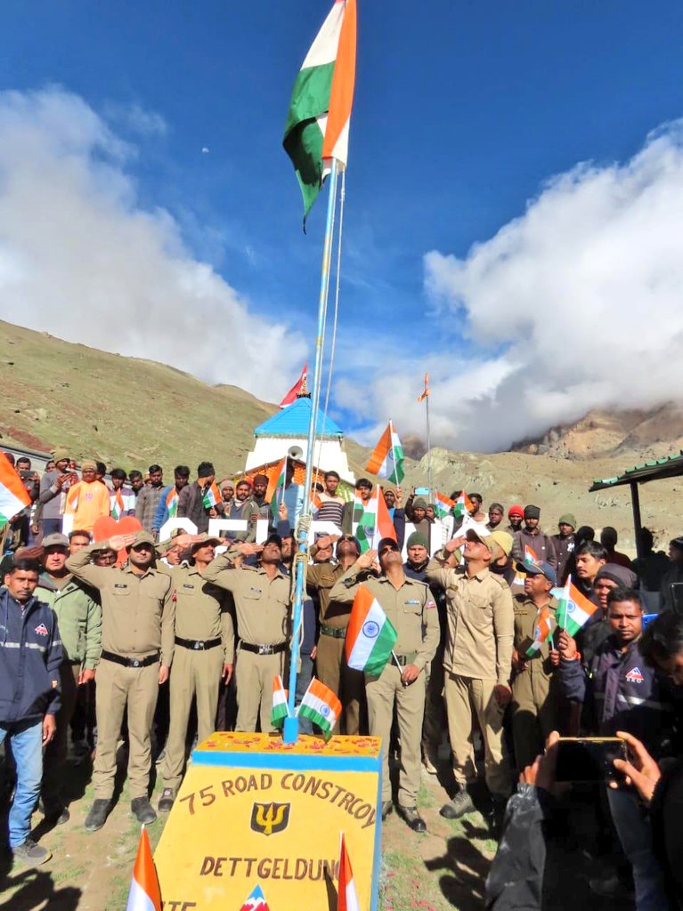 PRODefDehradun's tweet photo. #IndependenceDay2025.
#BorderRoadsOrganisation.
Though the road connectivity works on Gangotri- Dharasu are being undertaken on war footing, #ProjectShivalik celebrated the 79th Independence Day by hoisting the National flag at all Detachments.
#BROwithNation https://t.co/kve5QYB09m