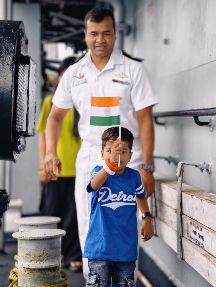 AN_Command's tweet photo. ๐ Pride & patriotism in full sail! ๐ ANFLOT ship, of #ANC #NavalComponent, celebrated 79th #IndependenceDay with "Ship Open for Visitors" event at Kamorta. ๐ Students from NPS Kardip & other schools discovered naval life, interacted with crew, & enjoyed special sessions. ๐ Shipโs illumination at Octavia Bay was a breathtaking sight! ๐ก A memorable tribute to freedom & naval tradition! ๐
@HQ_IDS_India @DefenceMinIndia @SpokespersonMoD @IndiaCoastGuard @MIB_India @PIB_India @adgpi @IAF_MCC @IndianNavy @indiannavymedia
