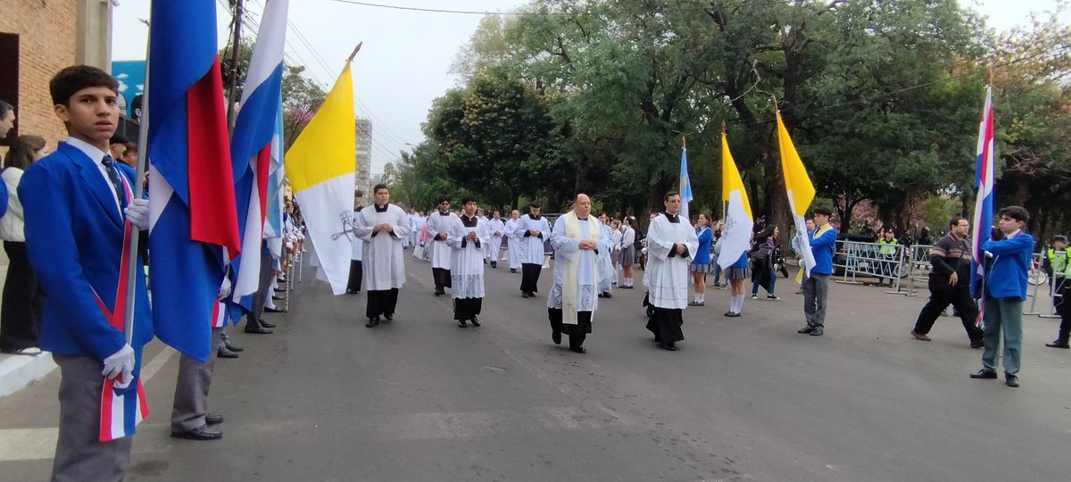Asunción del Paraguay, celebra sus 488 años de fundación🇵🇾

El fuerte fundado por españoles en 1537, conocida como la Madre de Ciudades porque terminó convirtiéndose en la base de donde partieron las expediciones que establecieron + de 70 ciudades en Argentina, Bolivia, Brasil.