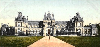 1/2 In den 1870er Jahren baute Graf Guido von Donnersmarck (1) für seine Frau ein Wohnhaus in Neudeck, das "Schlesisches Versailles" genannt wurde (2). Sein Designer war Hector Lefuel, der Hofarchitekt von Napoleon III. Das Gebäude wurde im Zweiten Weltkrieg zerstört.