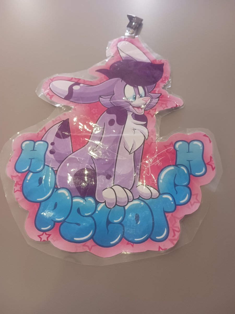 HopstitchStudio's tweet image. I just realized most of you don't know what I look like. I'm not keen on posting my face on here, but I do have this badge on me.