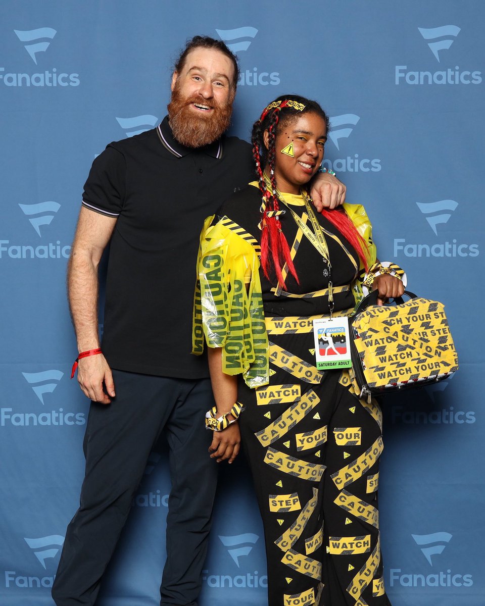 1st was Joe Hendry (NYCC 2024)

Most recent was Sami Zayn (Fanatics Fest NYC 2025) 

I really want to meet Naomi and I’m so sad she wasn’t at the aforementioned event because I was in caution cosplay XD ⚠️