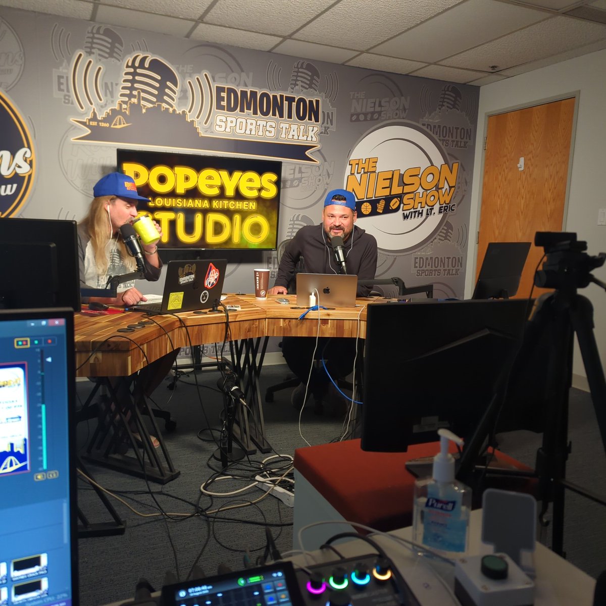 YouTube_Trev's tweet photo. Sharing the airwaves with @HernanDaMan this morning. #ourfirsttime https://t.co/QlBsndqRe4