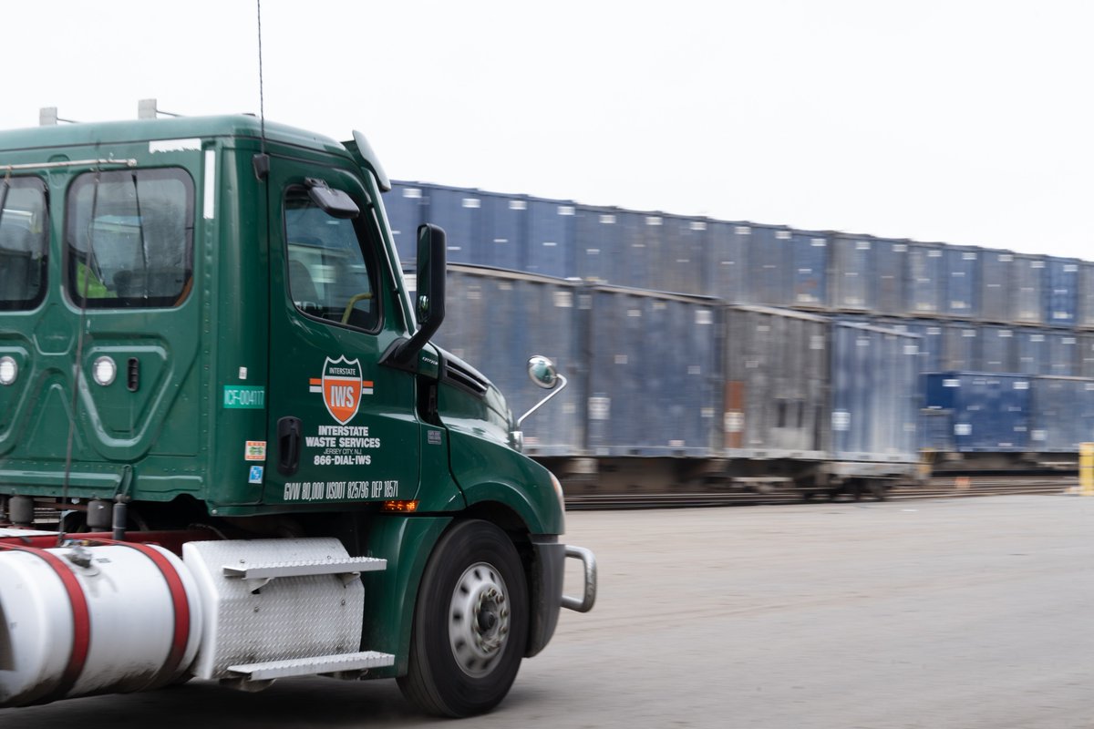 Here at IWS, we're one of the largest transporters of #WasteByRail. Trains are 4x more efficient than tractor trailers, reducing greenhouse gas emissions by 75%! 😱
#Sustainability is at the forefront of everything we do!
#InterstateWaste #ActionCarting #SanitationStrong