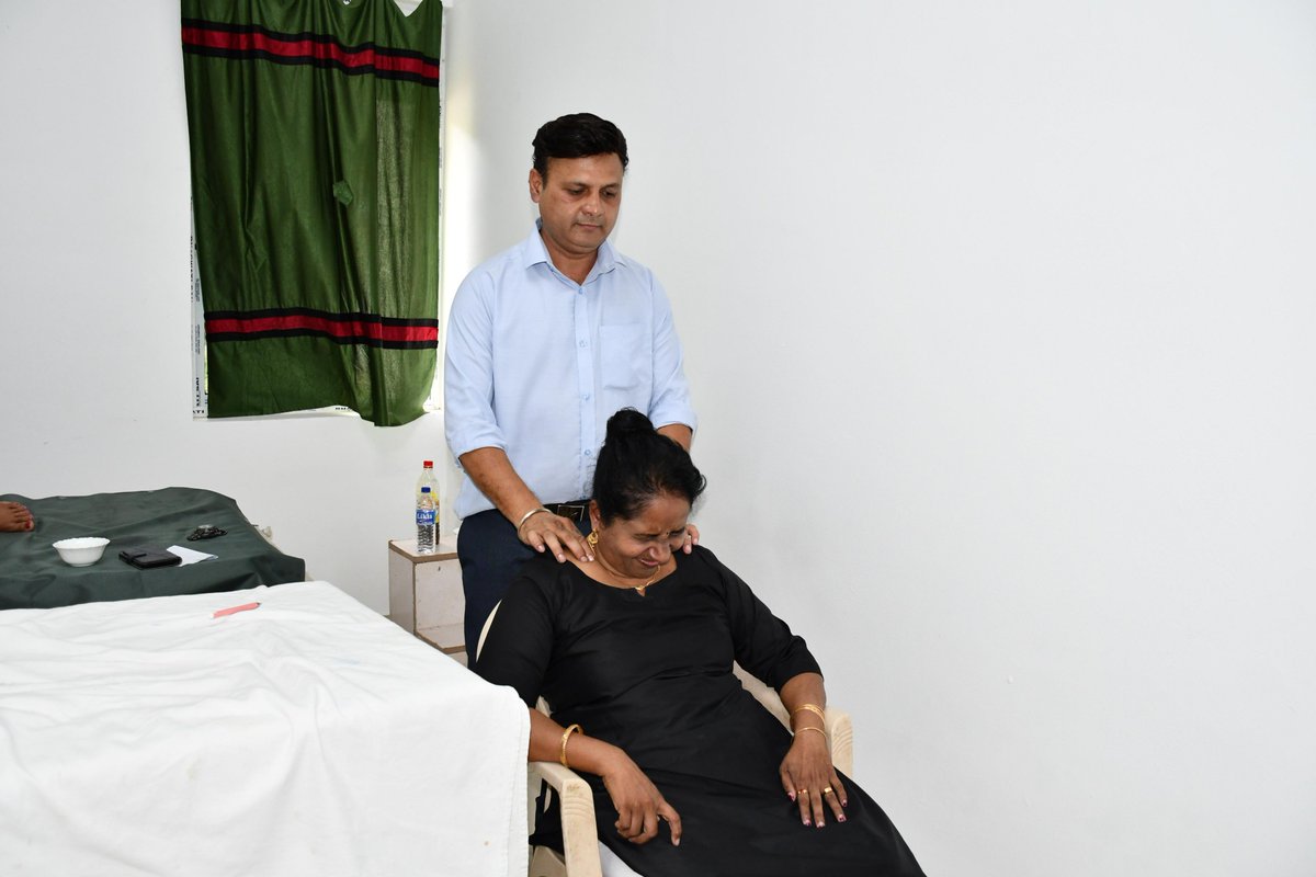 official_dgar's tweet photo. ANCIENT WISDOM, MODERN WELLNESS: ASSAM RIFLES HOSTS AYURVEDA & SIDDHA HEALTH CAMP AT MANIPUR
#AssamRifles hosted a special Ayurveda & Siddha consultation camp at Pallel Garrison, Kakching, led by expert Dr. K. Vasu. Over 120 personnel, veterans and families benefited from personalised guidance rooted in ancient Indian healing systems. Assam Rifles fosters step forward in holistic care, blending natural remedies, lifestyle wisdom and preventive health.

#friendsofthenortheast #sentinelsofnortheast #OperationalReadiness #CommunityFirst #NationFirst #WeeklyUpdate #ServiceBeforeSelf #GuardiansOfTheNation 

@HMOIndia @adgpi @PIBHomeAffairs