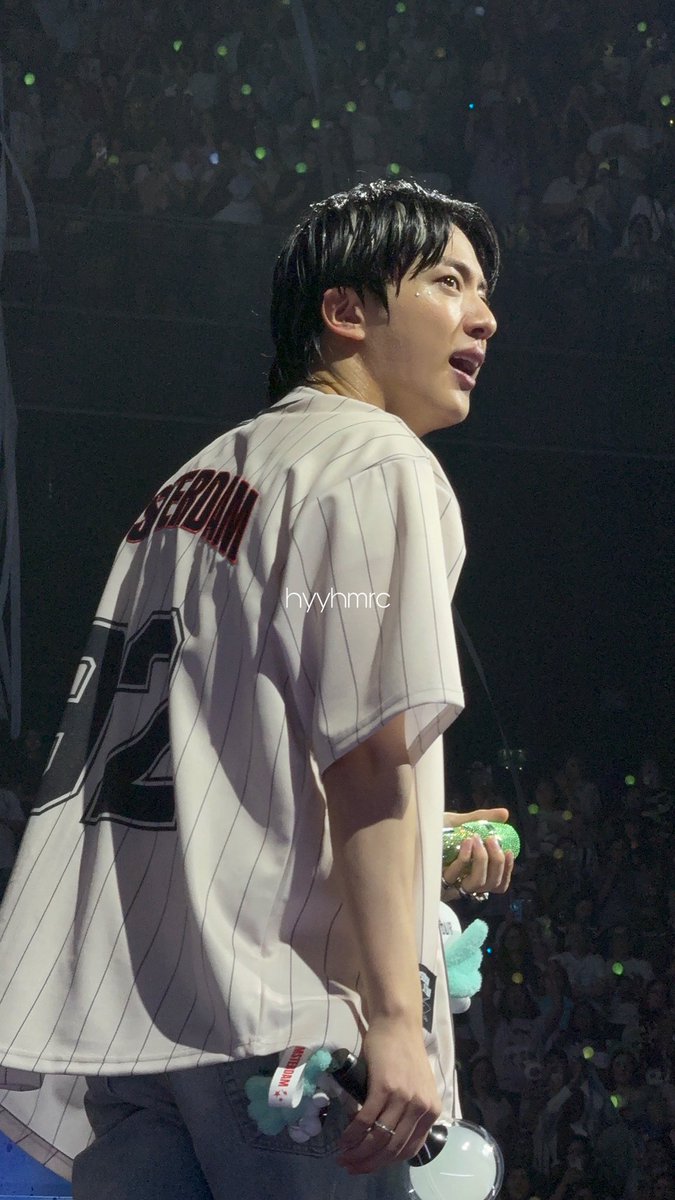 hyyhmrc's tweet photo. Pics I took at the #runseokjin_eptour_amsterdam_d2 a little thread~

can‘t believe that I took them?? 

THANK YOU RUNSEOKJINepTOUR
RUN WITH JIN FOREVER
#행복했다_런석진투어_수고했어_김석진
#김석진의_도전은_계속됩니다 https://t.co/8XlA54AdNB