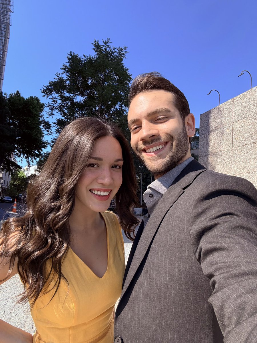 sulee (@suleminoztr) on Twitter photo Çekimlerin ilk günü bir partner selfiesi gelir mi çocuklarım ? 🥹 <a href="/subasiihazal/">Hazal Subaşı</a> <a href="/Burakkberkay/">Burak Berkay Akgül</a> çok özledikte. Her fotoğrafları tablo gibi ikili var bir afiş çekimi çok maliyetli olmaz diye düşünüyoruz yeni sezon yeni afiş <a href="/OGMPictures/">OGM Pictures</a> <a href="/startv/">STAR TV</a> <a href="/Sahipsizlerdizi/">Sahipsizlertvdizi</a> #AzDev #Sahipsizler Çekimlerin ilk günü bir partner selfiesi gelir mi çocuklarım ? 🥹 <a href="/subasiihazal/">Hazal Subaşı</a> <a href="/Burakkberkay/">Burak Berkay Akgül</a> çok özledikte. Her fotoğrafları tablo gibi ikili var bir afiş çekimi çok maliyetli olmaz diye düşünüyoruz yeni sezon yeni afiş <a href="/OGMPictures/">OGM Pictures</a> <a href="/startv/">STAR TV</a> <a href="/Sahipsizlerdizi/">Sahipsizlertvdizi</a> #AzDev #Sahipsizler
